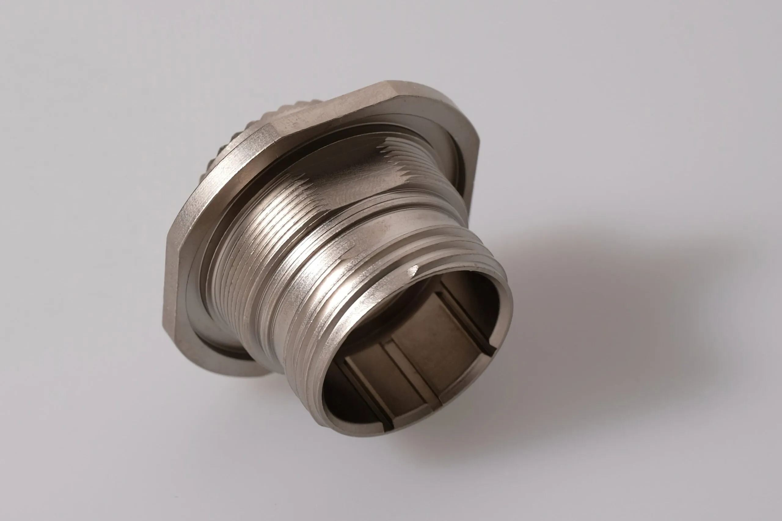 Connecteurs revêtus de nickel chimique