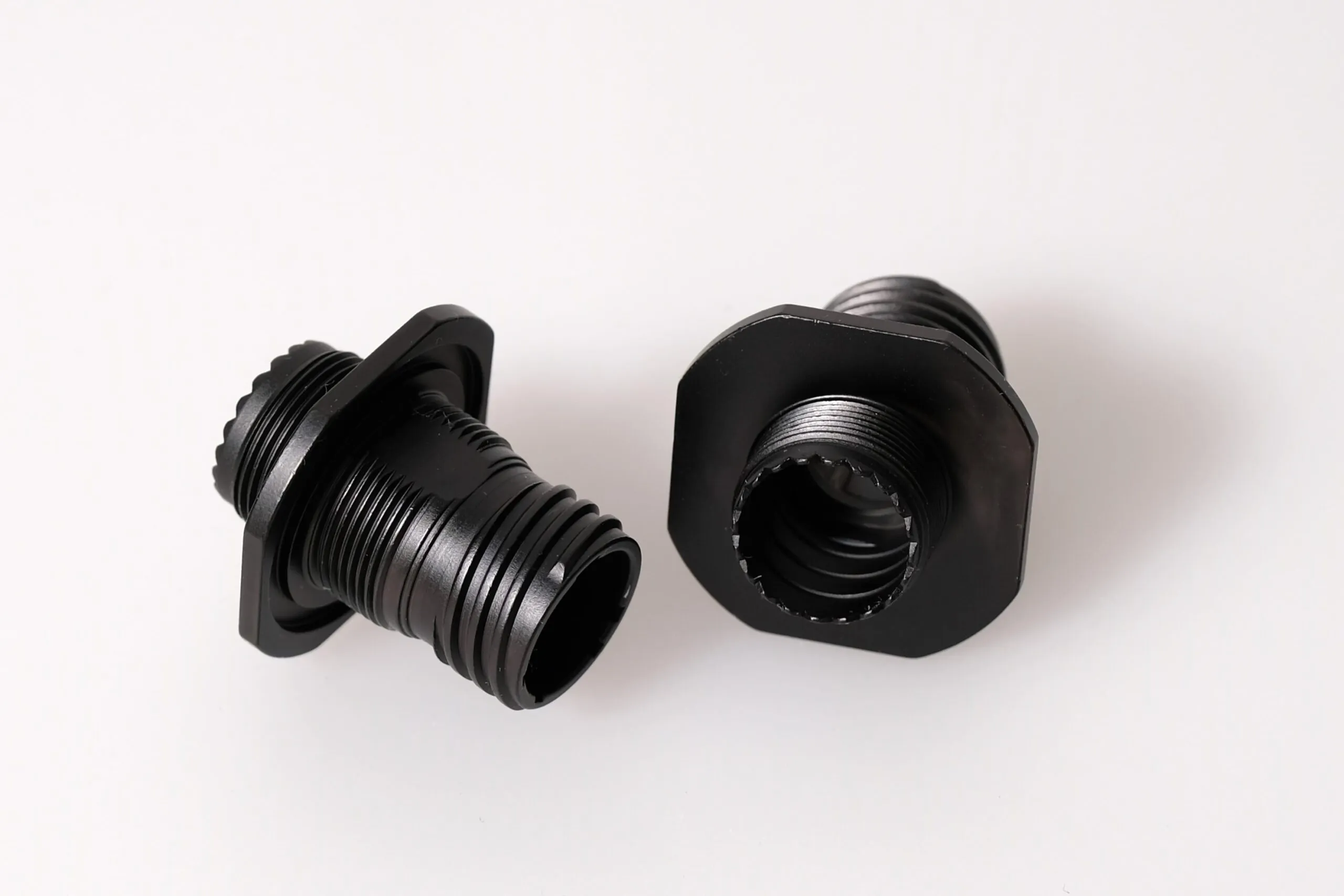 Connectors with black zinc-nickel